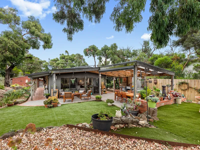 Coastal Charmer In Quiet Pocket