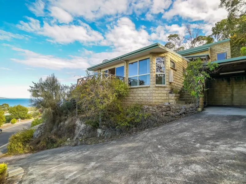 IMMACULATE FAMILY HOME WITH INCREDIBLE WATER VIEW