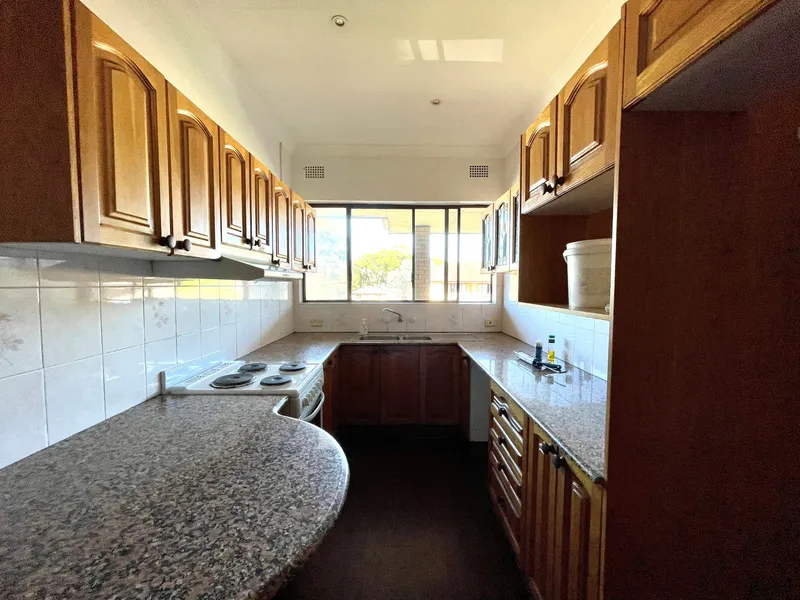 SUNNY SPACIOUS AND BRIGHT