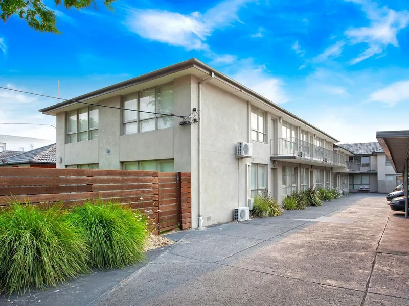 Modern & secure apartment with heating & cooling