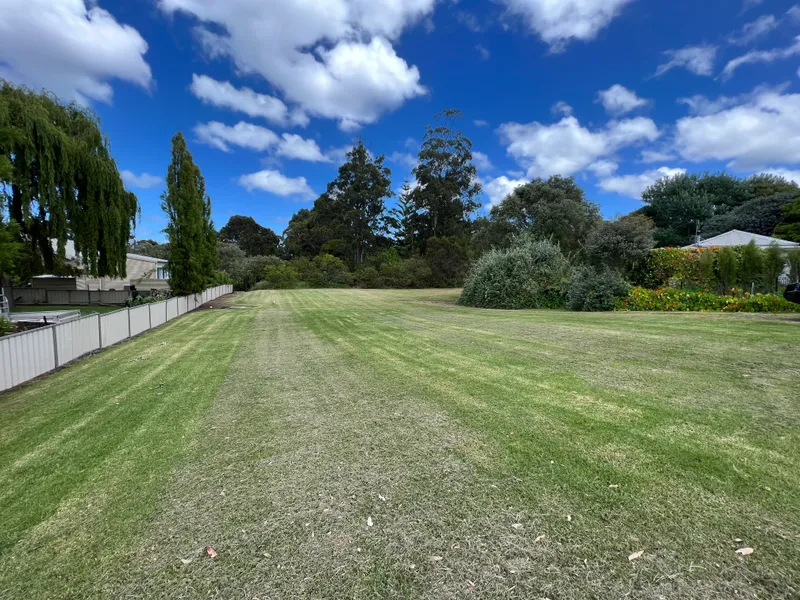 Vacant Land in Town!