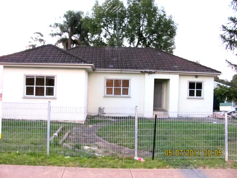 Fully tiled, 4BR House, AC, gas, 2 toilets, LUG, North facing sun room.