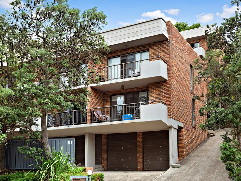 Elevated, Light-Filled Apartment in a Prime Location