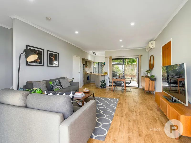 Contemporary 3 bedroom Townhouse Just 6km From The City