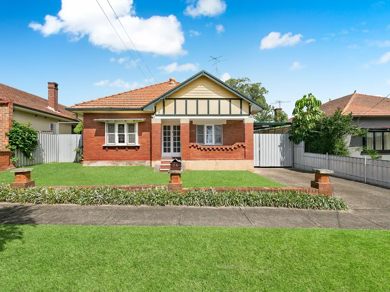 FIRST CLASS LOCATION, ENORMOUS LAND SIZE  - OPEN TO VIEW SAT 10/04/2021 11-11.30AM