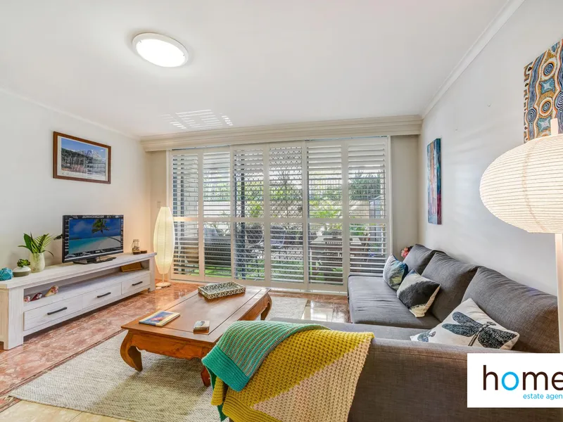 Large Stylish 2 Bedroom Apartment with Private Courtyard