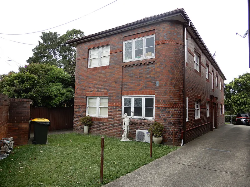2 Bedroom Apt. with Sun-room 