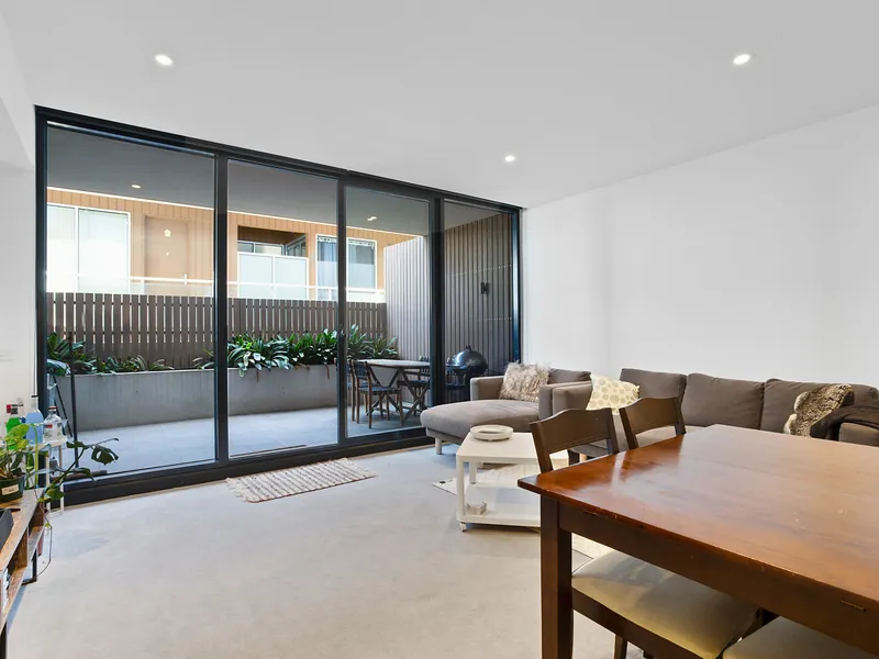 LIGHT AND STYLE WITH SENSATIONAL CITY VIEWS!
