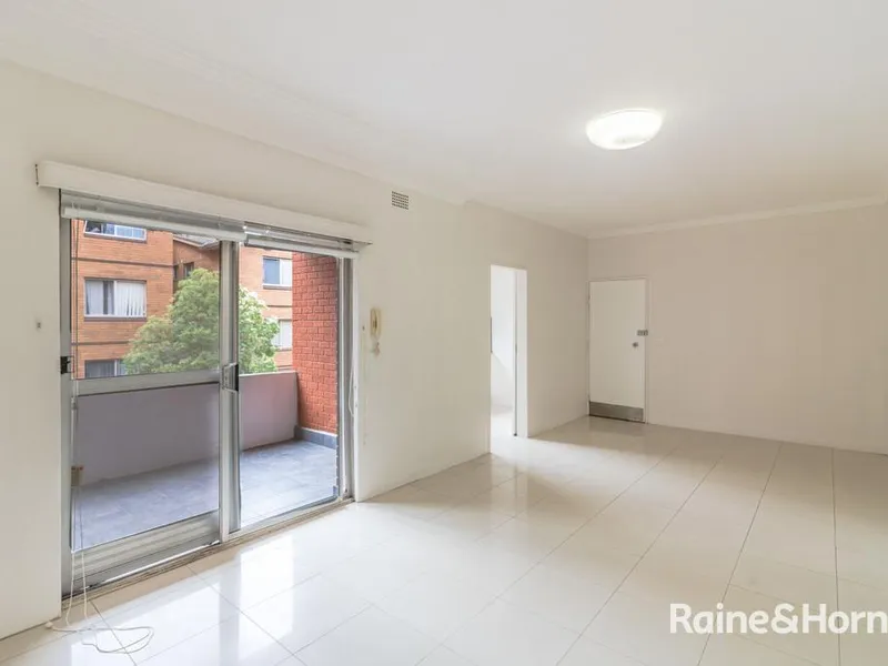 2 Bedroom Unit In Popular Early Street