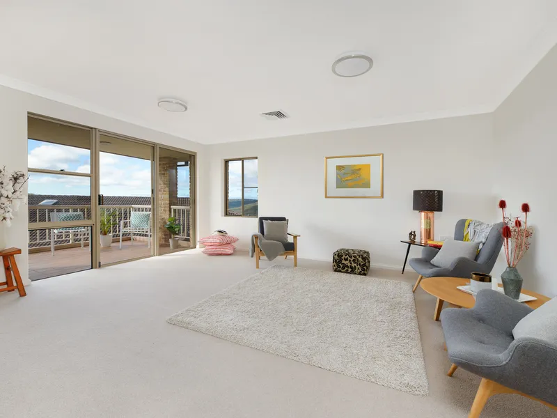 CAPTIVATING UNIT BOASTING VIEWS & PRIVACY!!