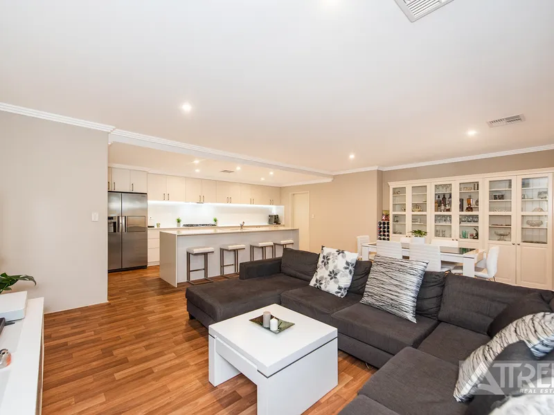 Spacious Family Home with Granny Flat and 3 Garages!