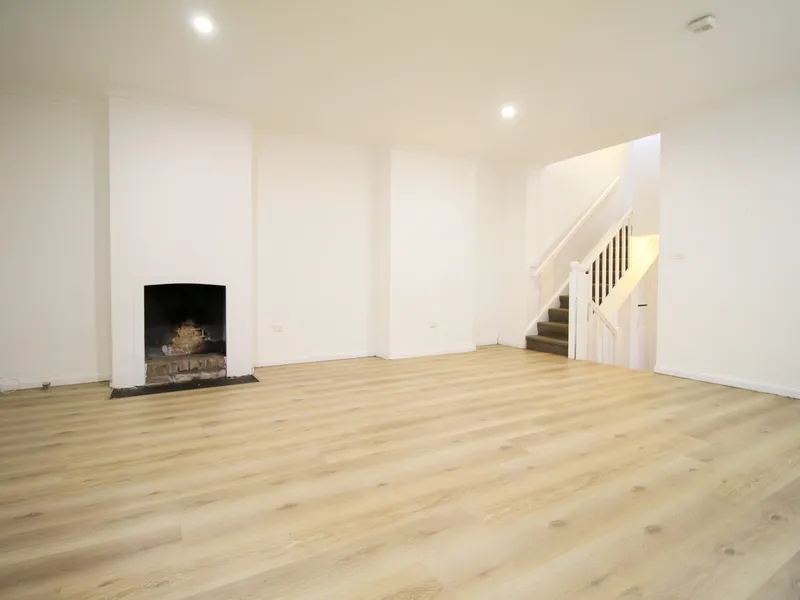 Four Bedroom Home Moments from Broadway and Sydney Uni