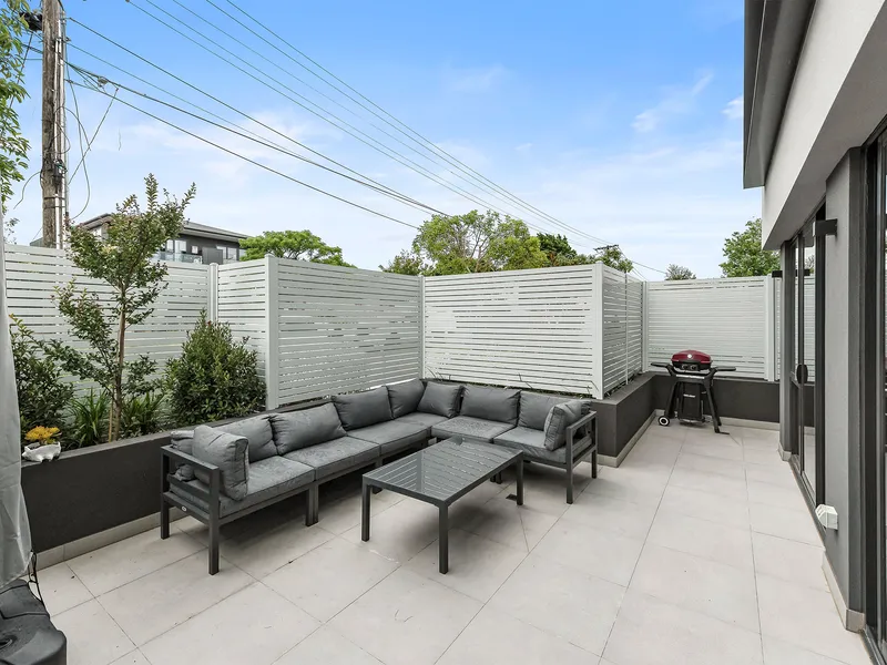 FIRST CLASS GARDEN APARTMENT