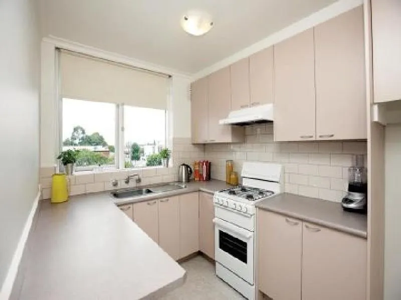 SPACIOUS RENOVATED ONE BEDROOM APARTMENT IN QUIET COMPLEX!