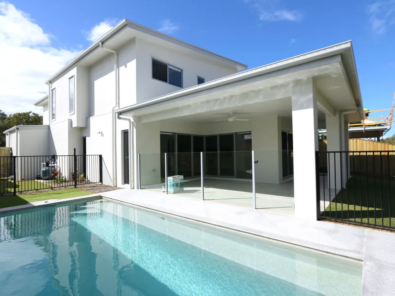 Stunning & Spacious, Ducted AC Home overlooking Golf Course With Pool!