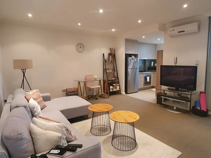 Tidy 1 Bedroom Plus Study