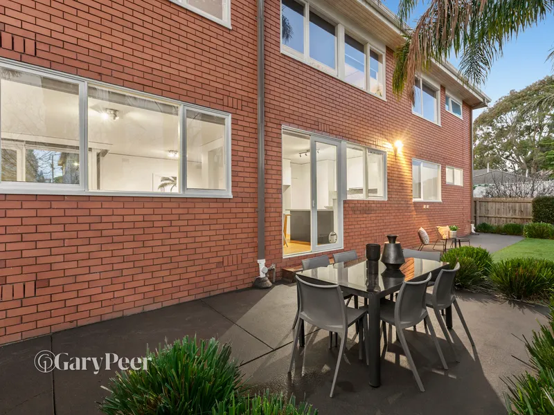 Stunning ground floor apartment with massive courtyard