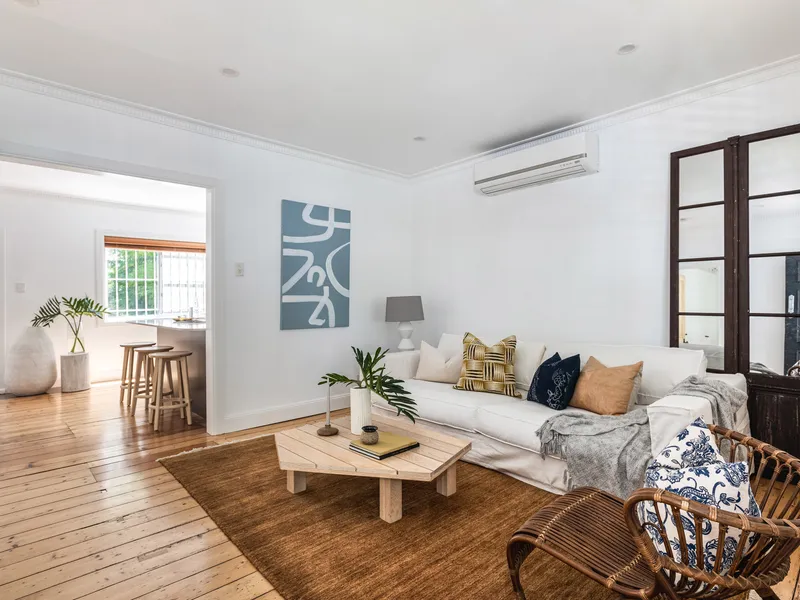 Classic double-fronted residence / cul-de-sac position