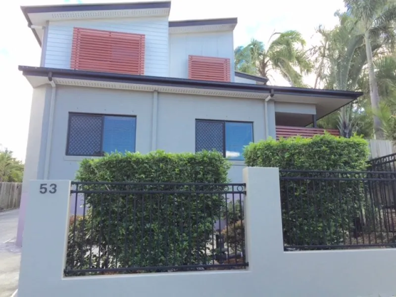 IMMACULATE TOWNHOUSE