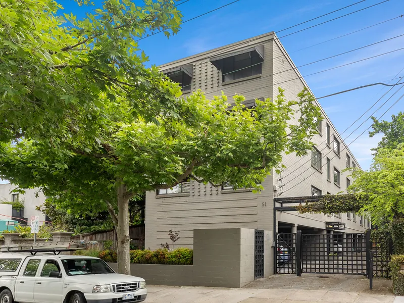 Spacious apartment positioned in one of South Yarra’s most prestigious streets