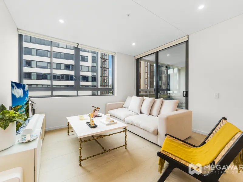 New Near Luxury Apartment, Motivated Vendor!!!