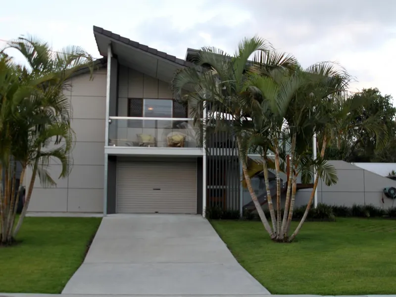 Great Deck, Beach so close, Walk to the town centre