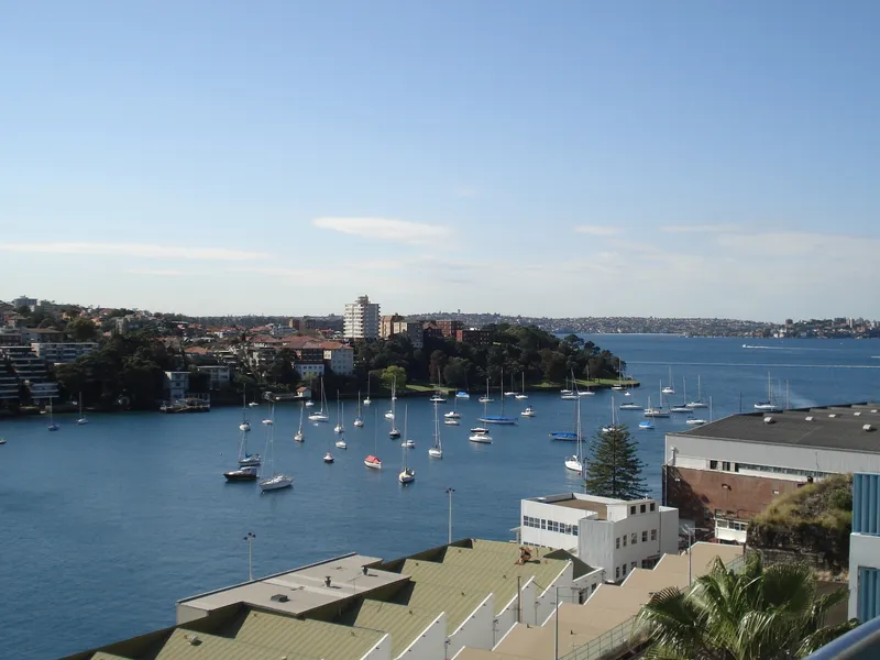 Luxurious Waterfront 3 Bedroom with Expansive Views