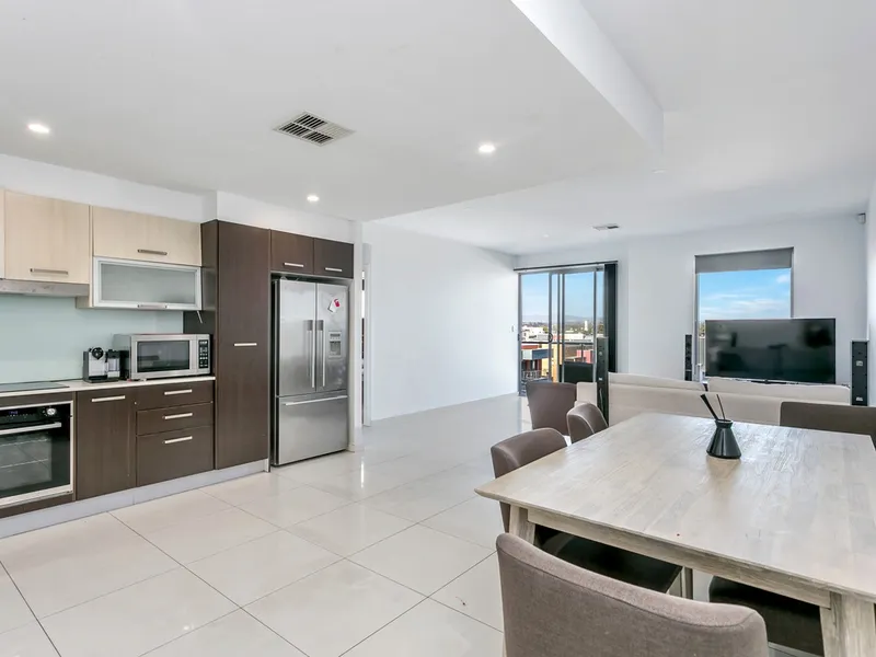 2 Bedroom Corner Apartment – Plus Additional Versatile Room