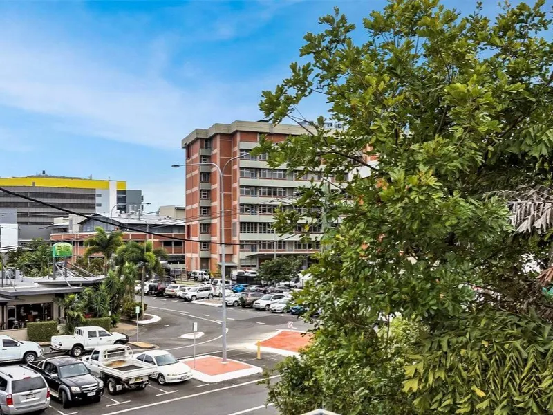 Two Bedroom Unit with Private Courtyard in the Beautiful 'Ocean Views' Complex