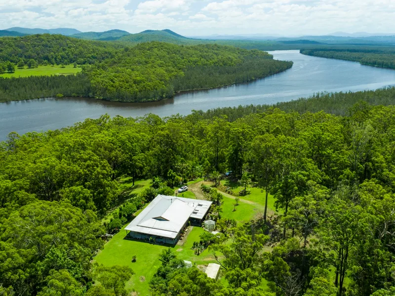 Riverside Escape - A Magnificent & Private Location