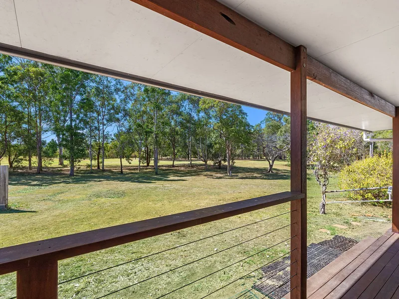 Colonial with Gold Couse Frontage 