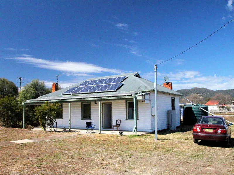 RENOVATED HOME, STABLES, 10 ACRES & IRRIGATION LICENSE