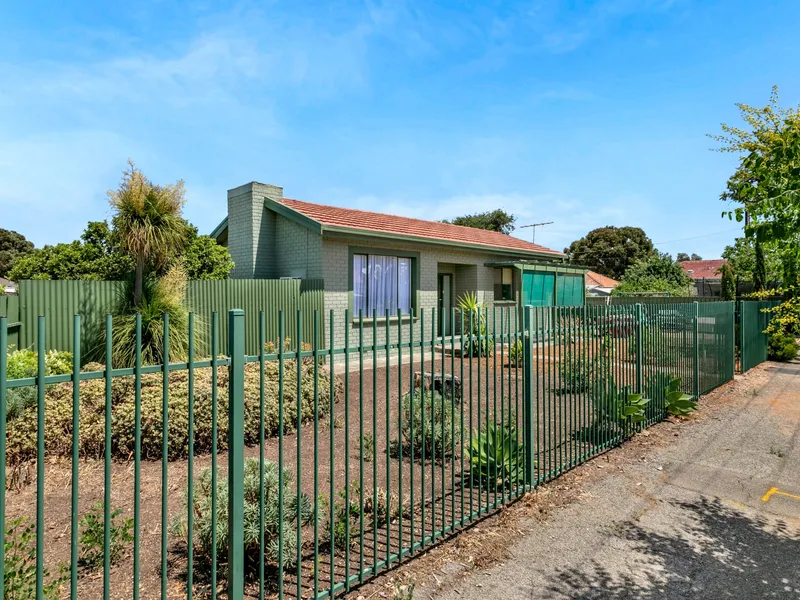 FIRST HOME BUYERS/INVESTMENT OPPORTUNITY!