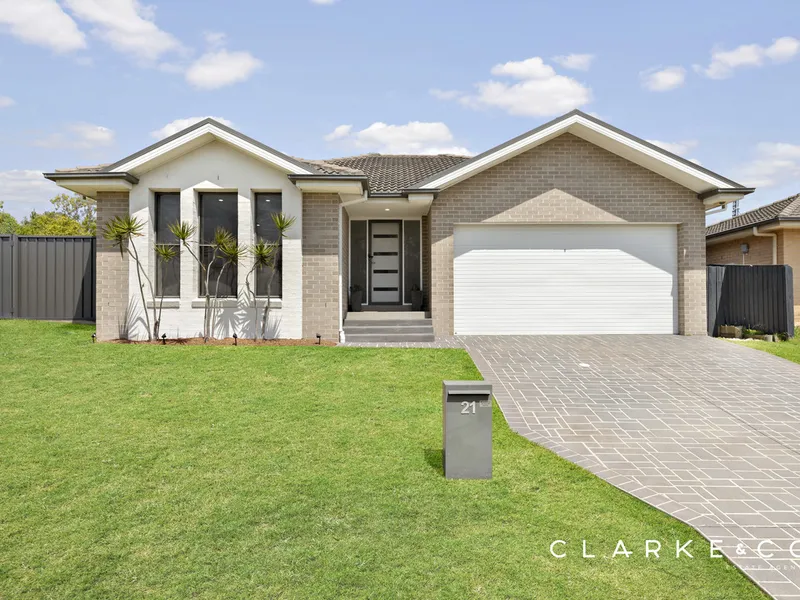 SPACIOUS FAMILY LIVING INSIDE AND OUT!