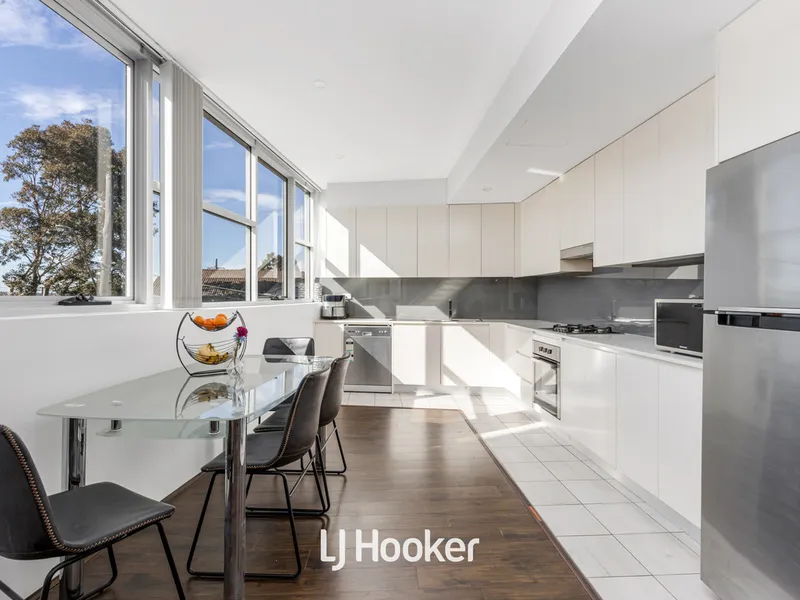 Spacious Modern Unit - Girraween School Catchment