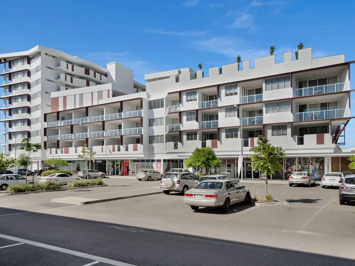 EXECUTIVE FULLY FURNISHED APARTMENT IN THE CENTRAL PRECINCT.