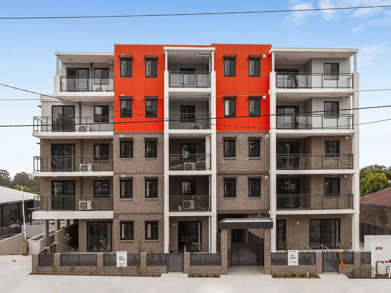 Modern unit in secure complex - Apply online