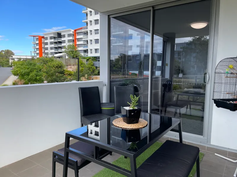 HEART OF ROBINA - 2 BEDROOM 2 BATHROOM APARTMENT