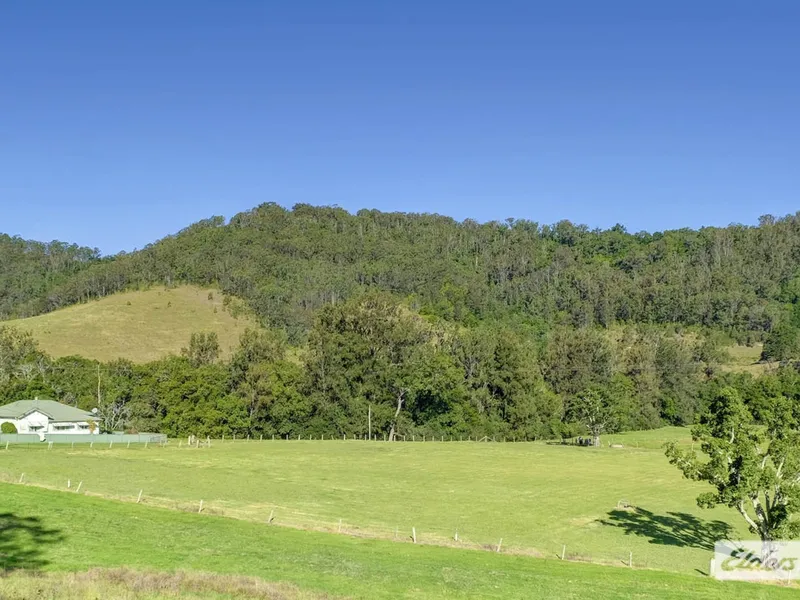 MAGNIFICENT FARM JUST MINUTES FROM TOWN