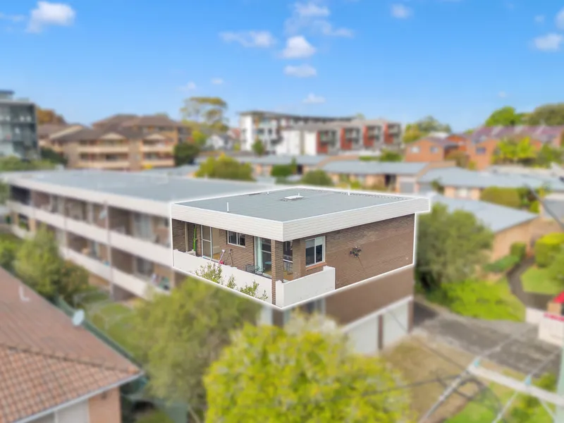 Partly Furnished Unit In the Heart of Point Frederick
