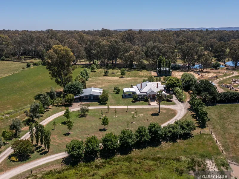 EXTENSIVE OVENS RIVER FRONTAGE