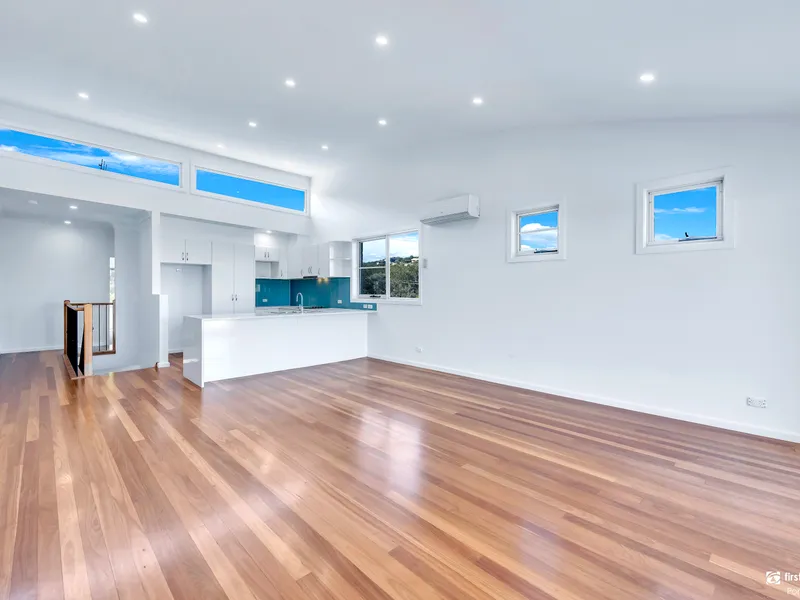 Executive Living - Freshly Renovated Boat Harbour Duplex