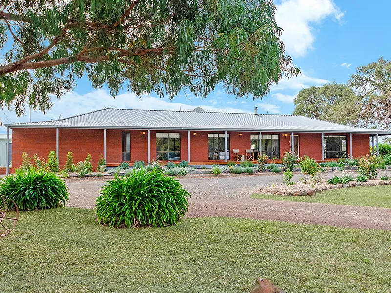 Lifestyle Property with Grampians Vista