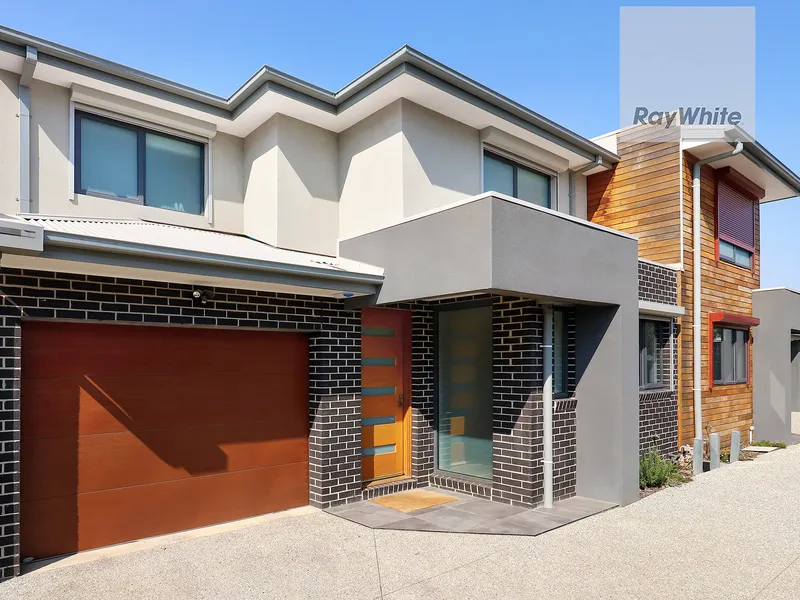 Low-Maintenance Luxury Living!