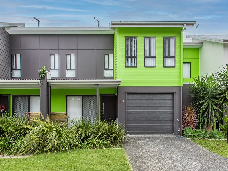 Amazing Townhouse, Unbelievable Location !