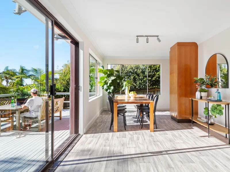 Flexible family residence with dual living potential