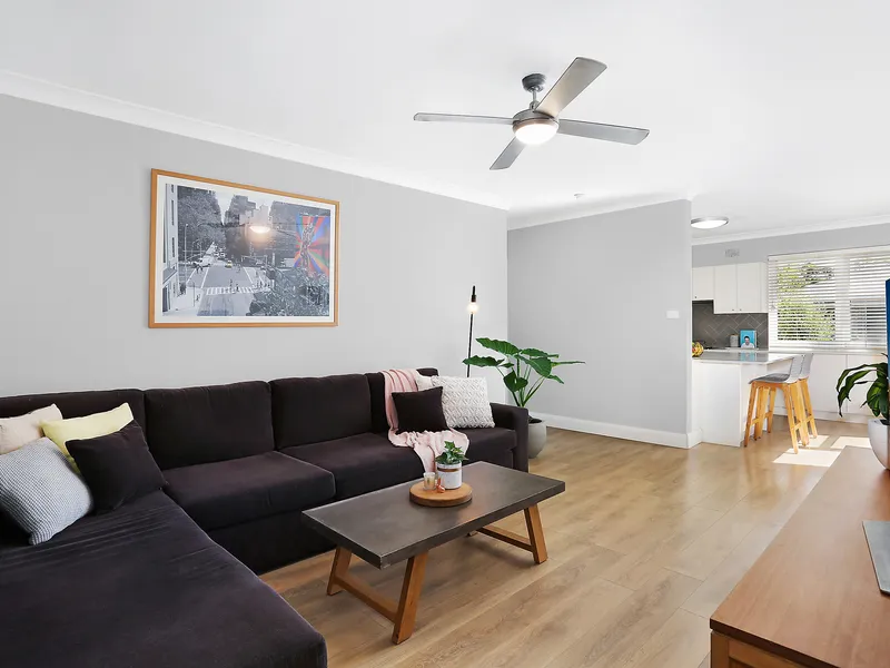 Stylishly renovated apartment minutes to beach and bay