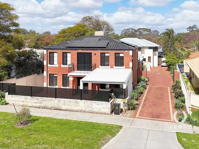 Generous, 2 Storey, 5 - 6 bed, 2 bath family home in pristine condition.