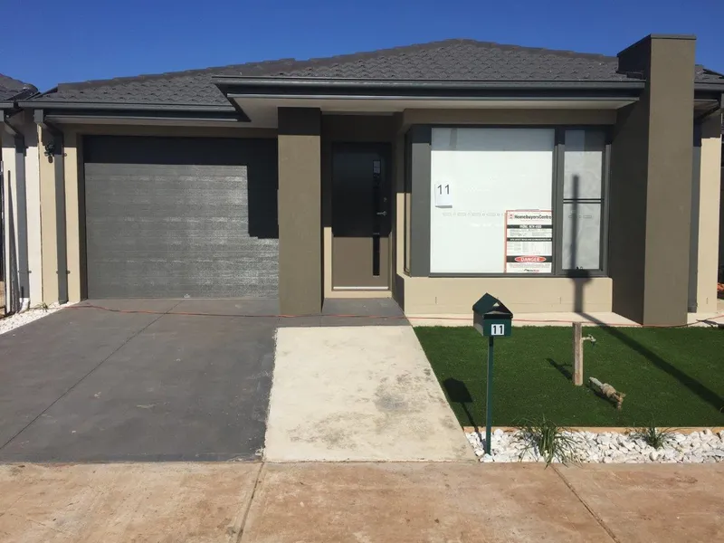 NEAT AS A PIN, JUST MOVE IN