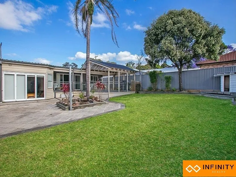 Perfect for a Family ! Minutes Walk to Train Station